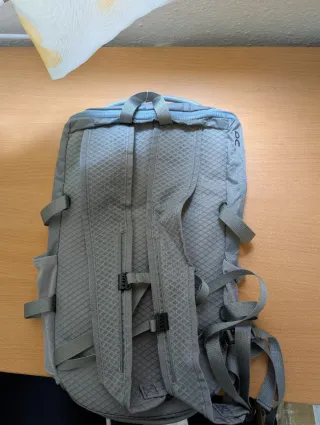 Mochila On Running Gris