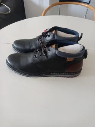 Botas Pikolinos Negras y Marrones