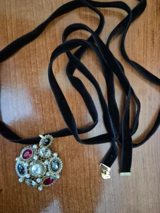 Collar Swarovski con piedras y perlas