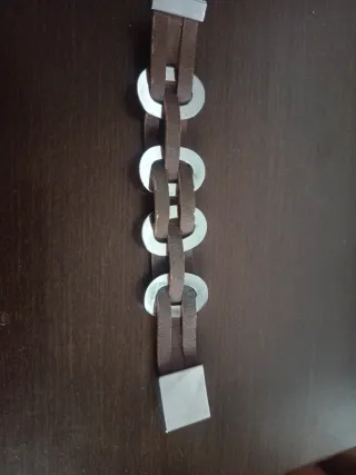 Pulsera cuero marrón y eslabones plateados