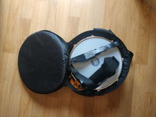 Tambor Meinl con bordonera y funda