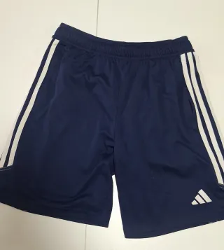 3 Pantalones cortos Adidas con bolsillos con crema