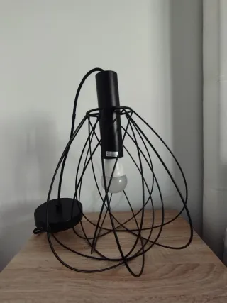 Lámpara de metal negra estilo industrial