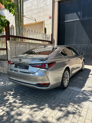 Lexus ES 2.5 300h Executive