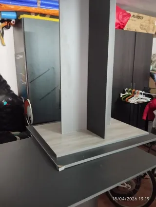 3 mesas altas de madera gris