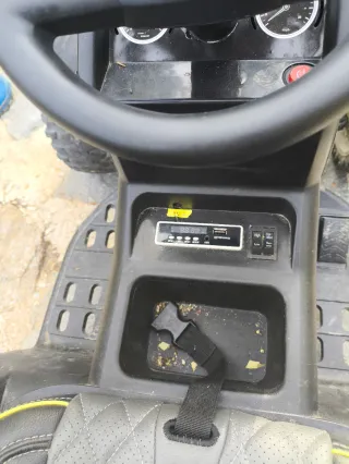 Tractor a batería para niños con música funciona