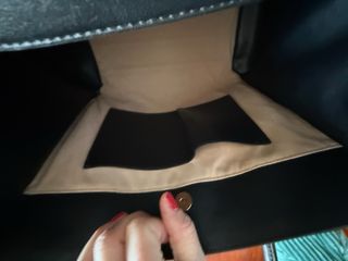 Borsa Nenette, sia a mano che a tracolla.