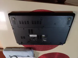 Portátil Acer Aspire E1 V5WE2 averiado