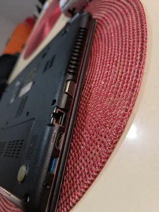 Portátil Acer Aspire E1 V5WE2 averiado
