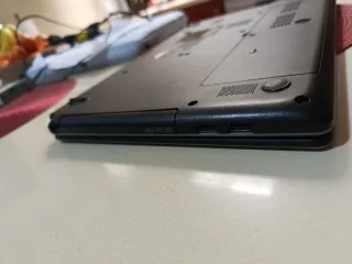 Portátil Acer Aspire E1 V5WE2 averiado