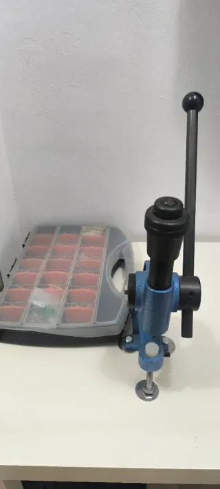 Prensa manual con accesorios