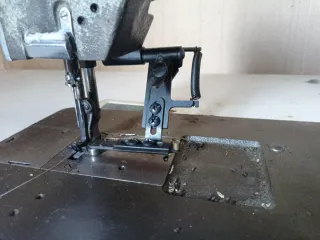 Máquina de coser industrial triple arrastre