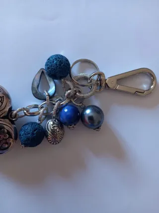 Portachiavi con ciondoli cuore e perle