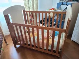 Cuna de madera Trama con colchón y ropa de cama