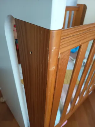 Cuna de madera Trama con colchón y ropa de cama