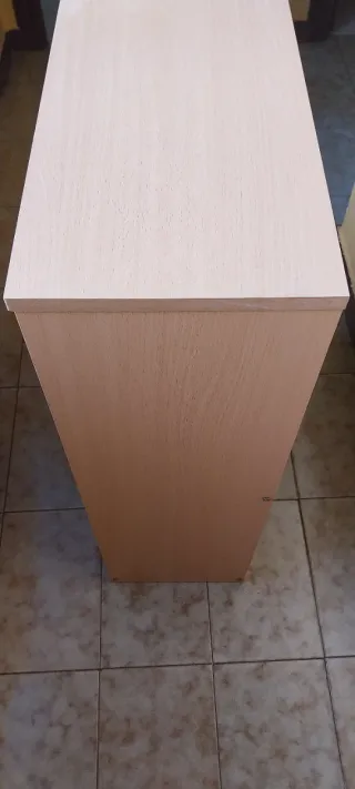 Zapatero de madera beige