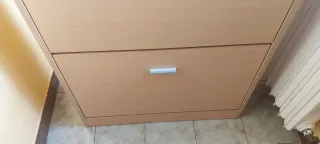 Zapatero de madera beige