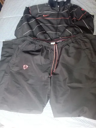 Chándal Nike Negro y Rojo