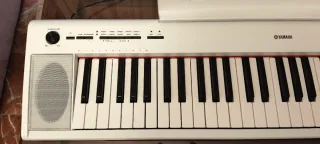 Piano Yamaha NP-12 WH