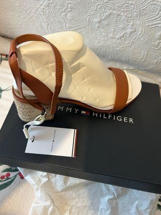 Sandalias Tommy Hilfiger Marrones Tacón