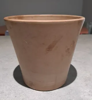 Maceta cónica de terracota