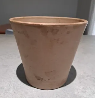 Maceta cónica de terracota