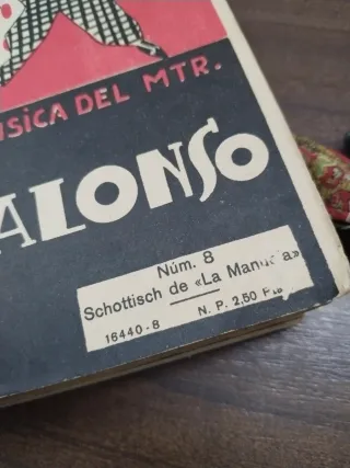 Libro partituras antiguas para piano y otros