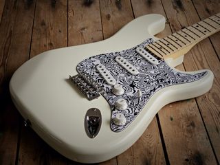 Fender Squier Stratocaster Alpine White 90s de segunda mano por