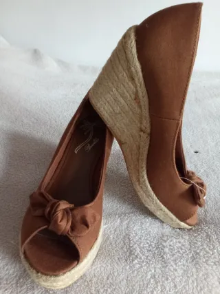 Sandalias cuña Bershka yute