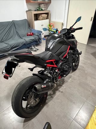 Kawasaki Z900 A2 Negra/Roja