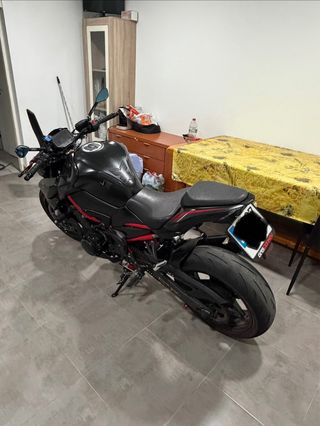 Kawasaki Z900 A2 Negra/Roja
