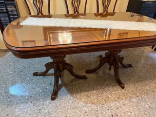 Mesa de comedor de madera maciza y cristal