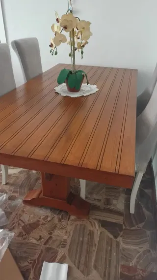 Mesa de comedor de roble casi nueva