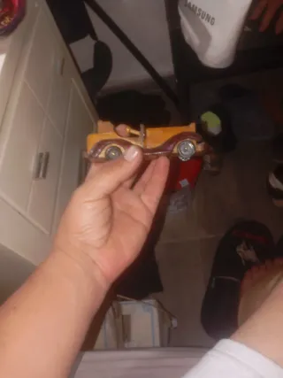 Coche antiguo de madera