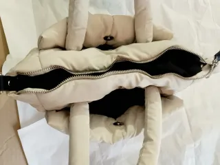 Bolso acolchado beige