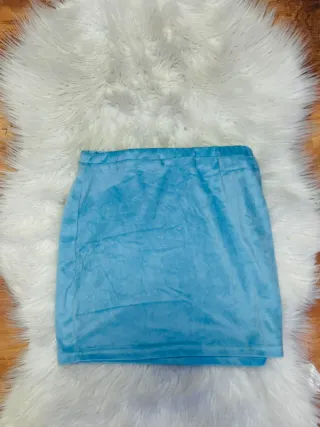 Falda azul corta
