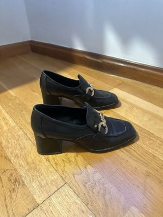 Zapatos REGARDE LE CIEL tacón negro con hebilla