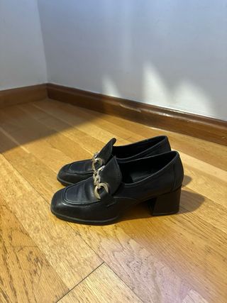 Zapatos REGARDE LE CIEL tacón negro con hebilla