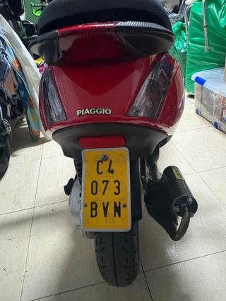 Piaggio Zip Roja y Negra