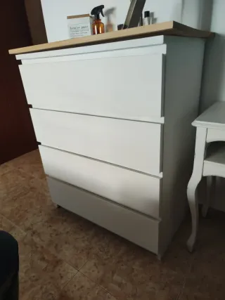 Cómoda de 4 cajones de madera
