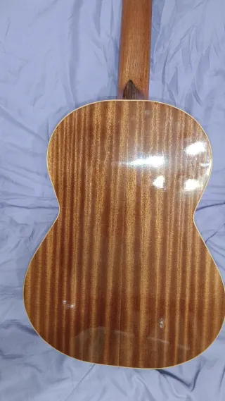 Guitarra Española Artesanía Admira Sevilla.