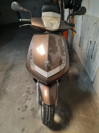 Peugeot Vivacity 125 Scooter Marrón