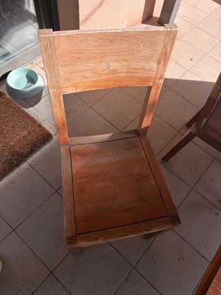 Mesa de teca y sillas