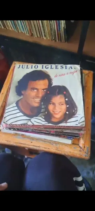 Disco Julio Iglesias de niña a mujer