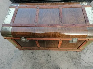 Baúl antiguo madera y chapa metálica