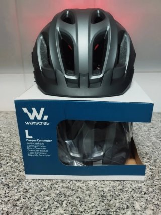 Capacete de bicicleta com luz traseira