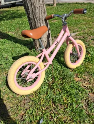 Bicicleta equilibrio rosa y cuero