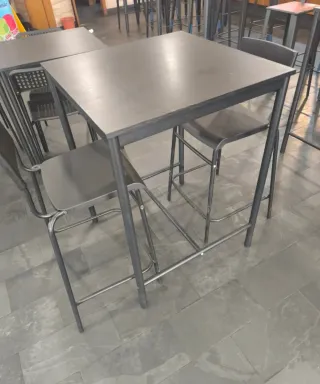 1 Mesa alta + 2 sillas altas