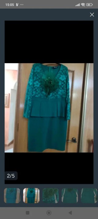 Vestido verde con tocado es XL pero da más 44,46