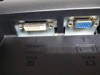 Pantalla de ordenador plata y negra